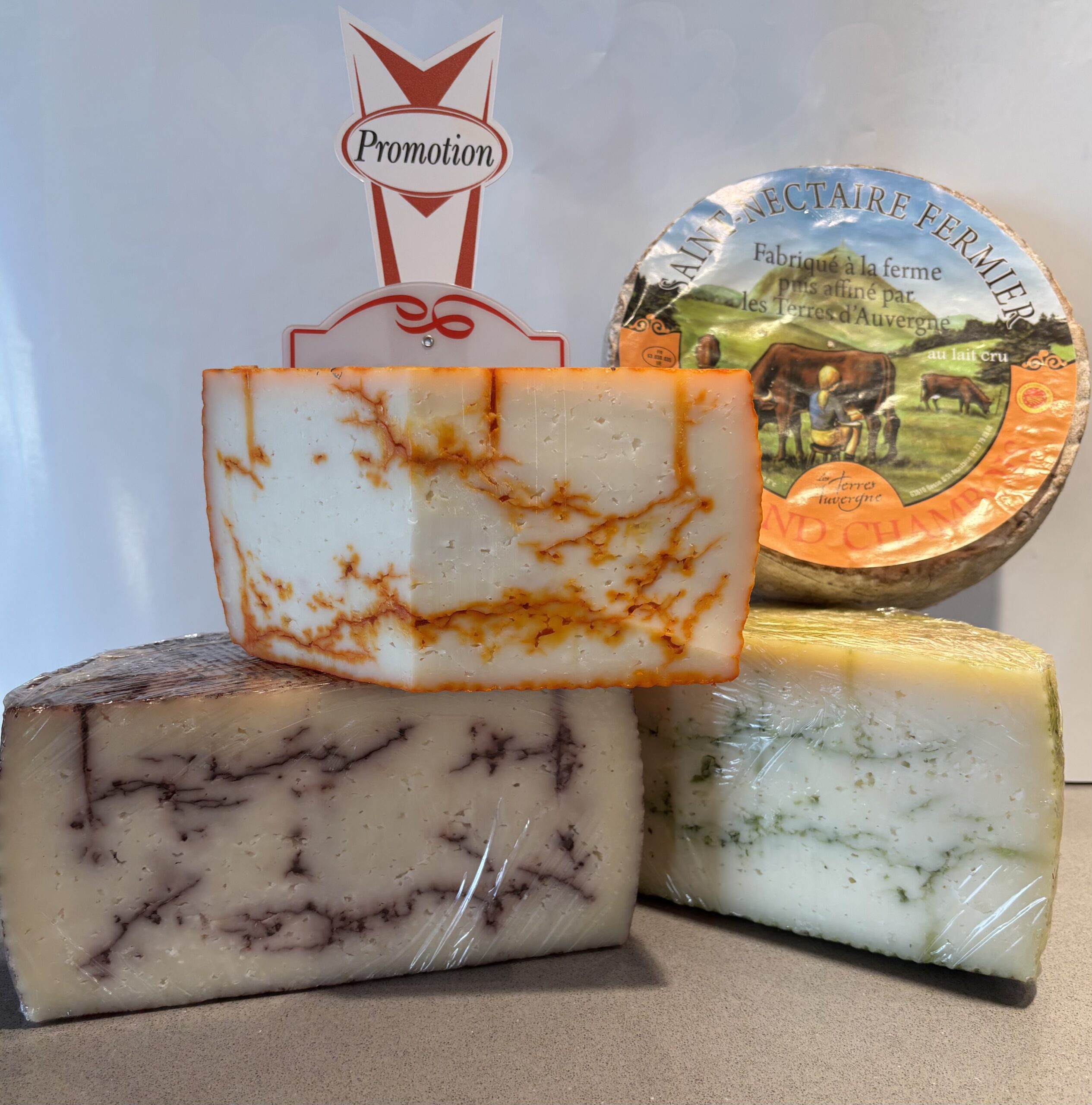 PROMOTIONS D&rsquo;AVRIL Chèvres aromatisés ferme des  Pampilles, Gouda vieux, Tommes brebis olives, piment, pesto